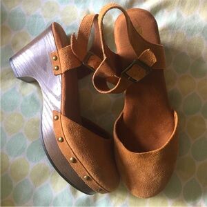 White Mountain Camel Brown Suede Clogs